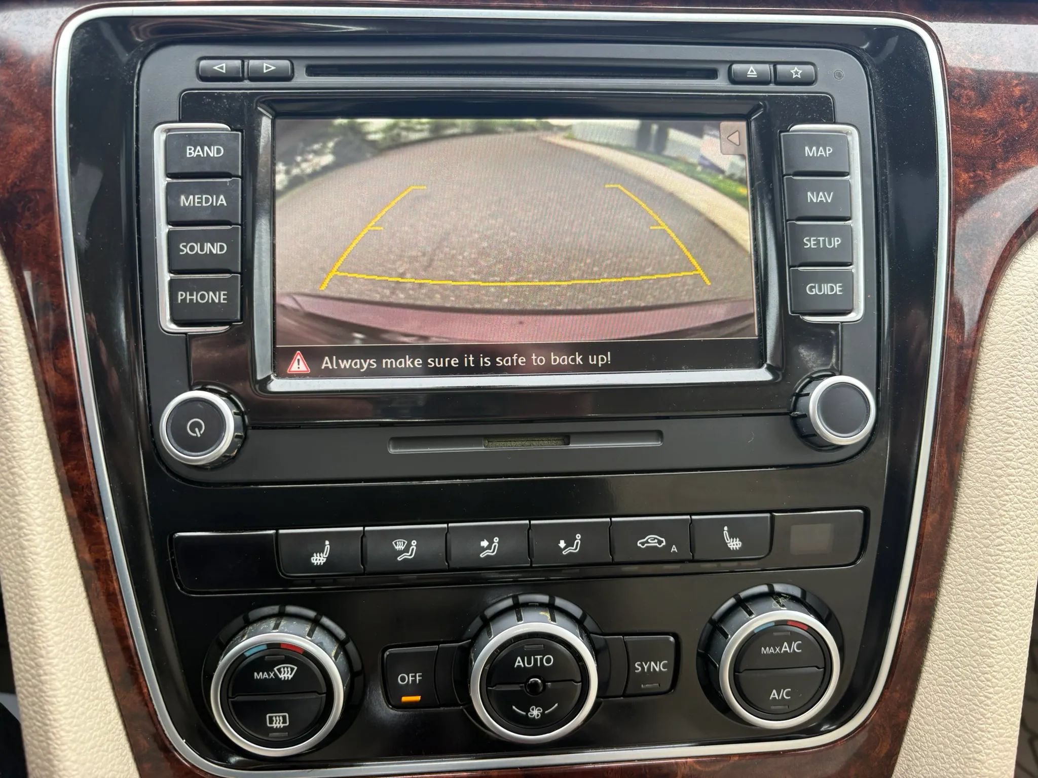 Used 2013 Volkswagen Passat TDI SEL Premium FWD image 18