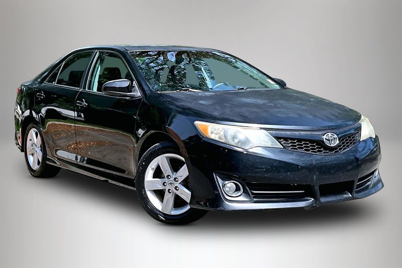 Used 2013 Toyota Camry SE FWD image 2