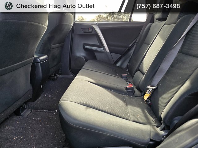 Used 2018 Toyota RAV4 LE image 19