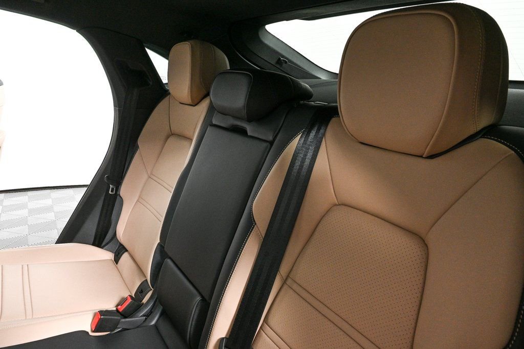 Used 2025 Porsche Cayenne S image 28