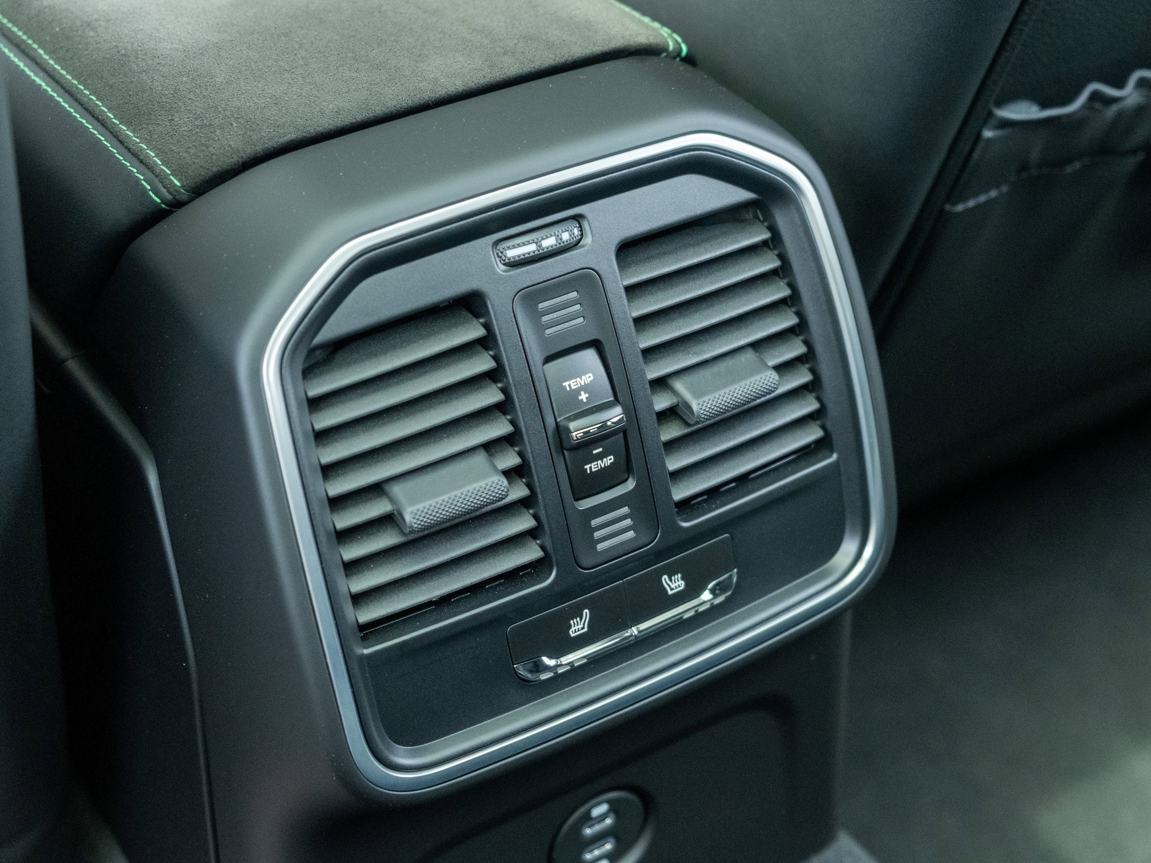 Certified 2025 Porsche Macan GTS image 48