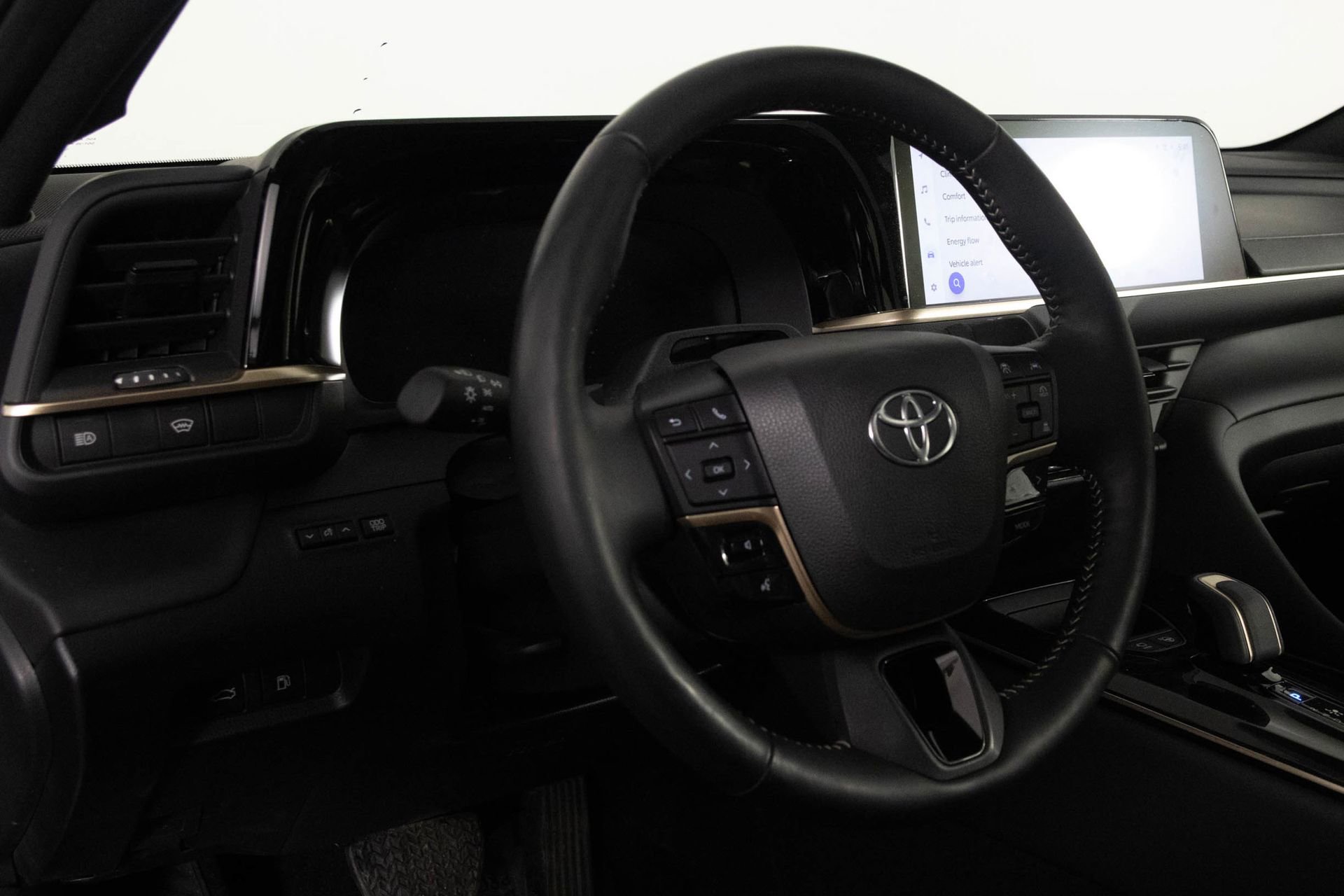 Used 2024 Toyota Crown Platinum image 31