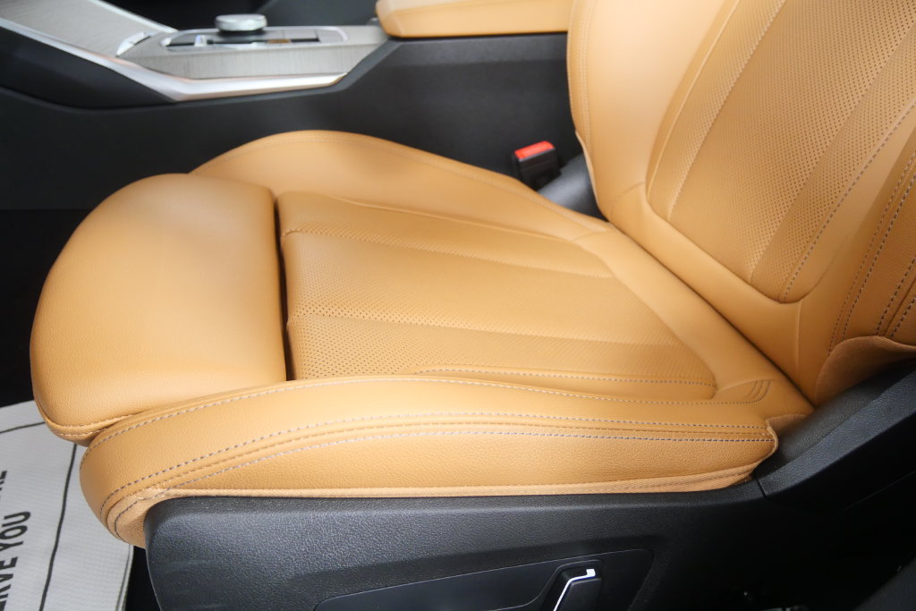 Used 2025 BMW 330i Sedan RWD image 9