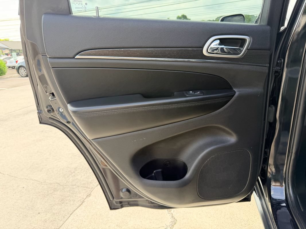 Used 2018 Jeep Grand Cherokee Limited AWD/4WD image 24