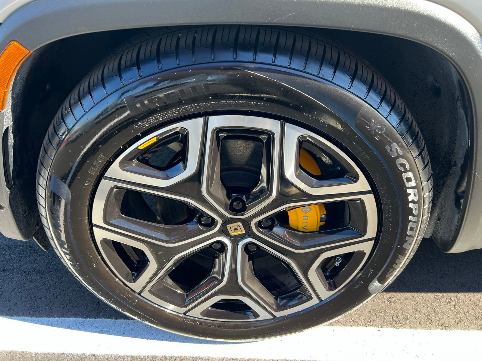 Used 2022 Rivian R1T Launch Edition image 14