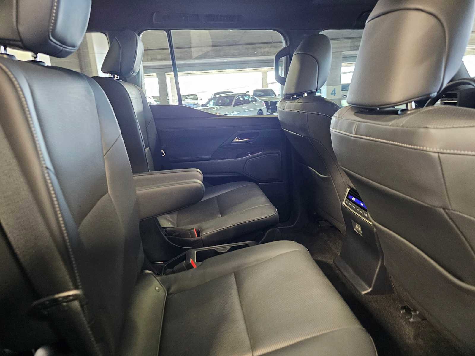 Used 2024 Lexus GX 550 w/ Accessory Package (Z1) image 39