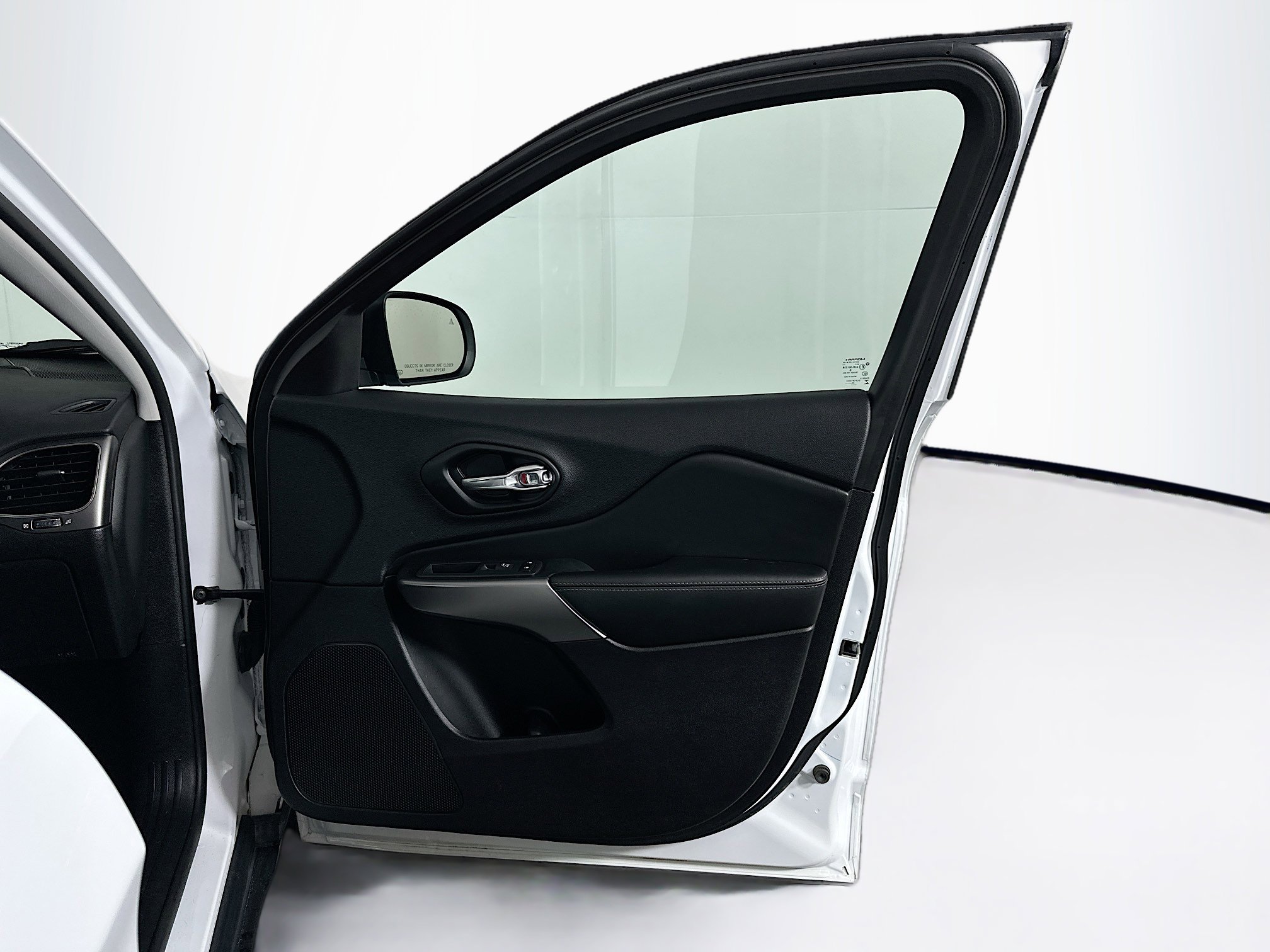 Used 2022 Jeep Cherokee Limited w/ Mopar Interior Package image 32