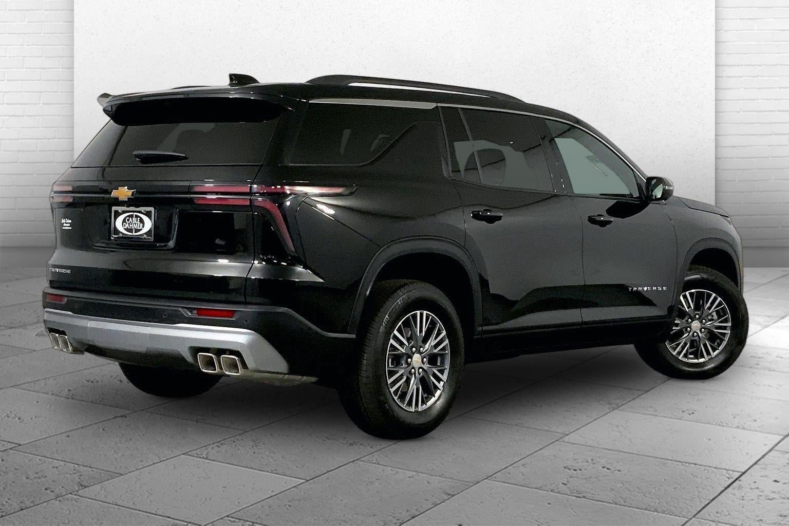 Used 2026 Chevrolet Traverse LT w/ Driver Confidence Package FWD image 13