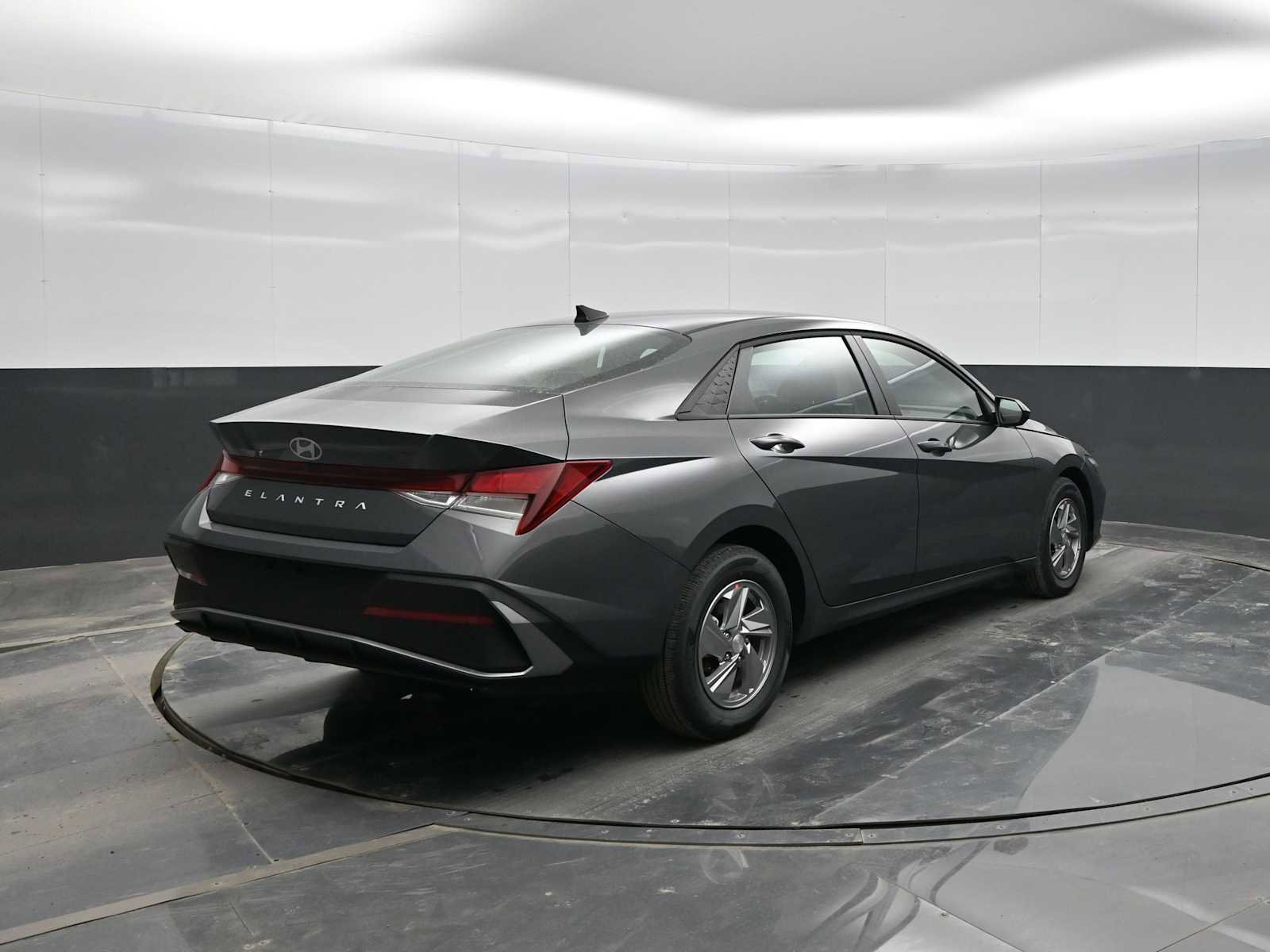 New 2026 Hyundai Elantra SE image 7