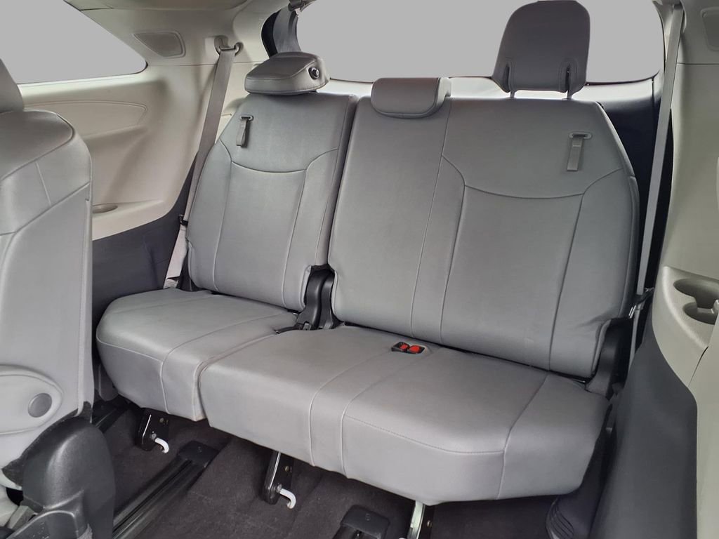 Used 2024 Toyota Sienna XLE w/ XLE Plus Package image 26