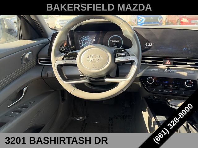 Used 2025 Hyundai Elantra SEL FWD image 13
