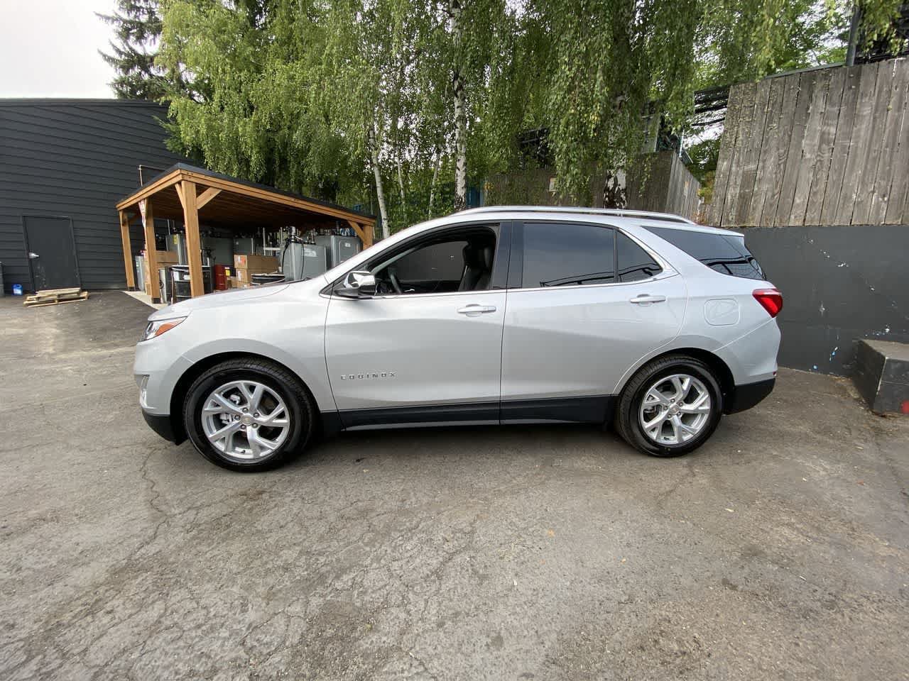 Used 2021 Chevrolet Equinox Premier FWD image 3