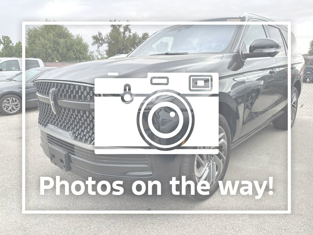Used 2025 Lincoln Navigator Reserve image 1