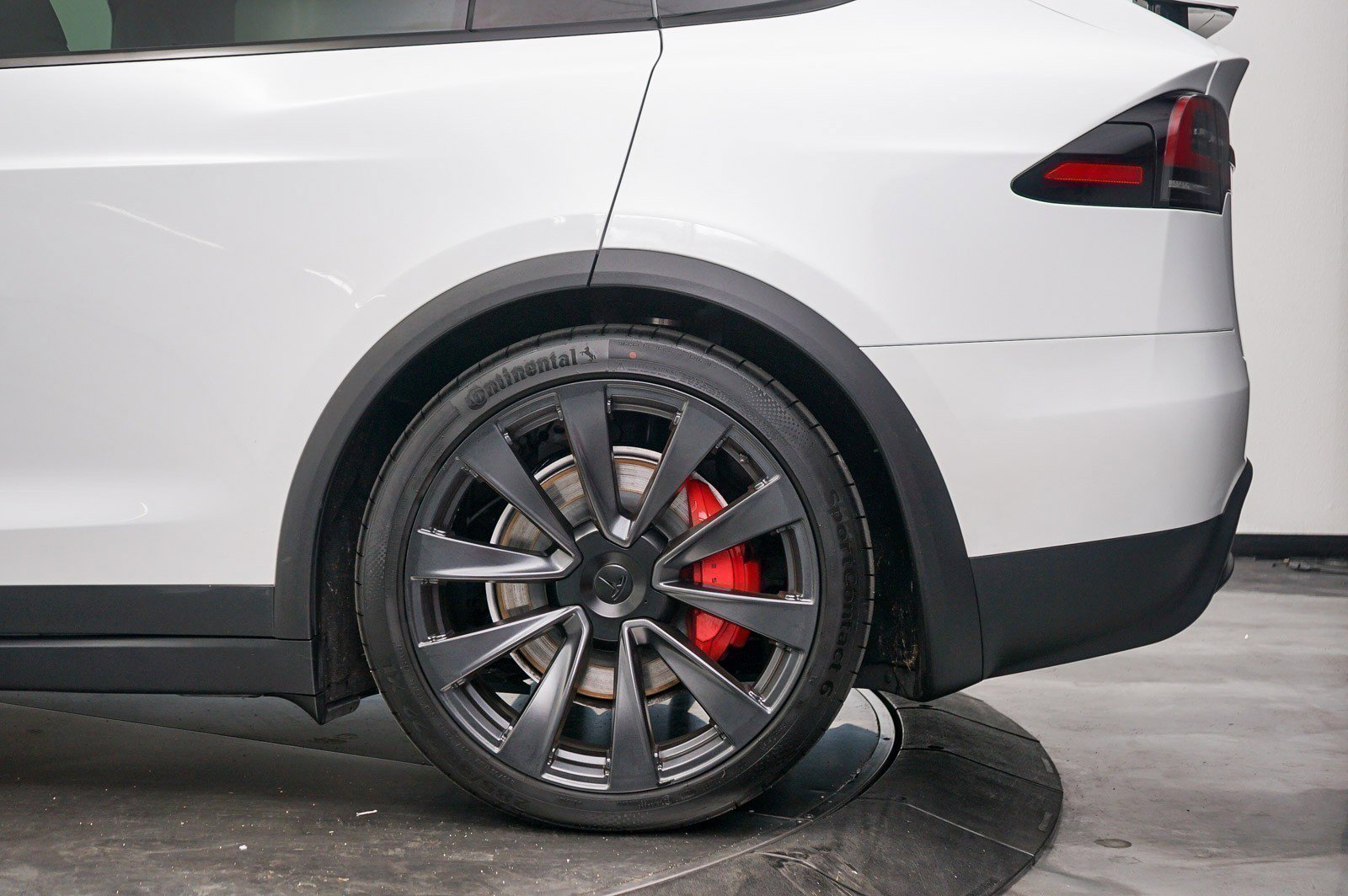 Used 2023 Tesla Model X Plaid image 17