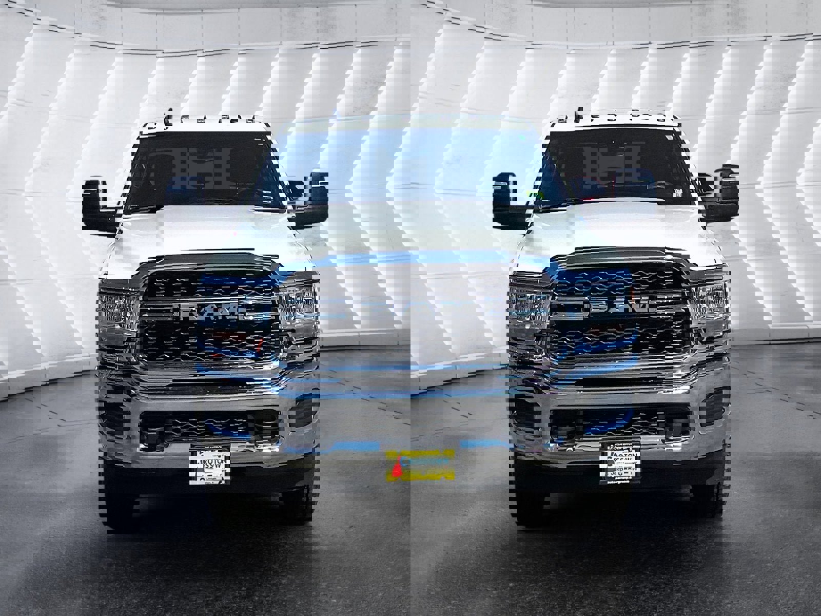 Used 2024 RAM 2500 Tradesman w/ Chrome Appearance Group image 9