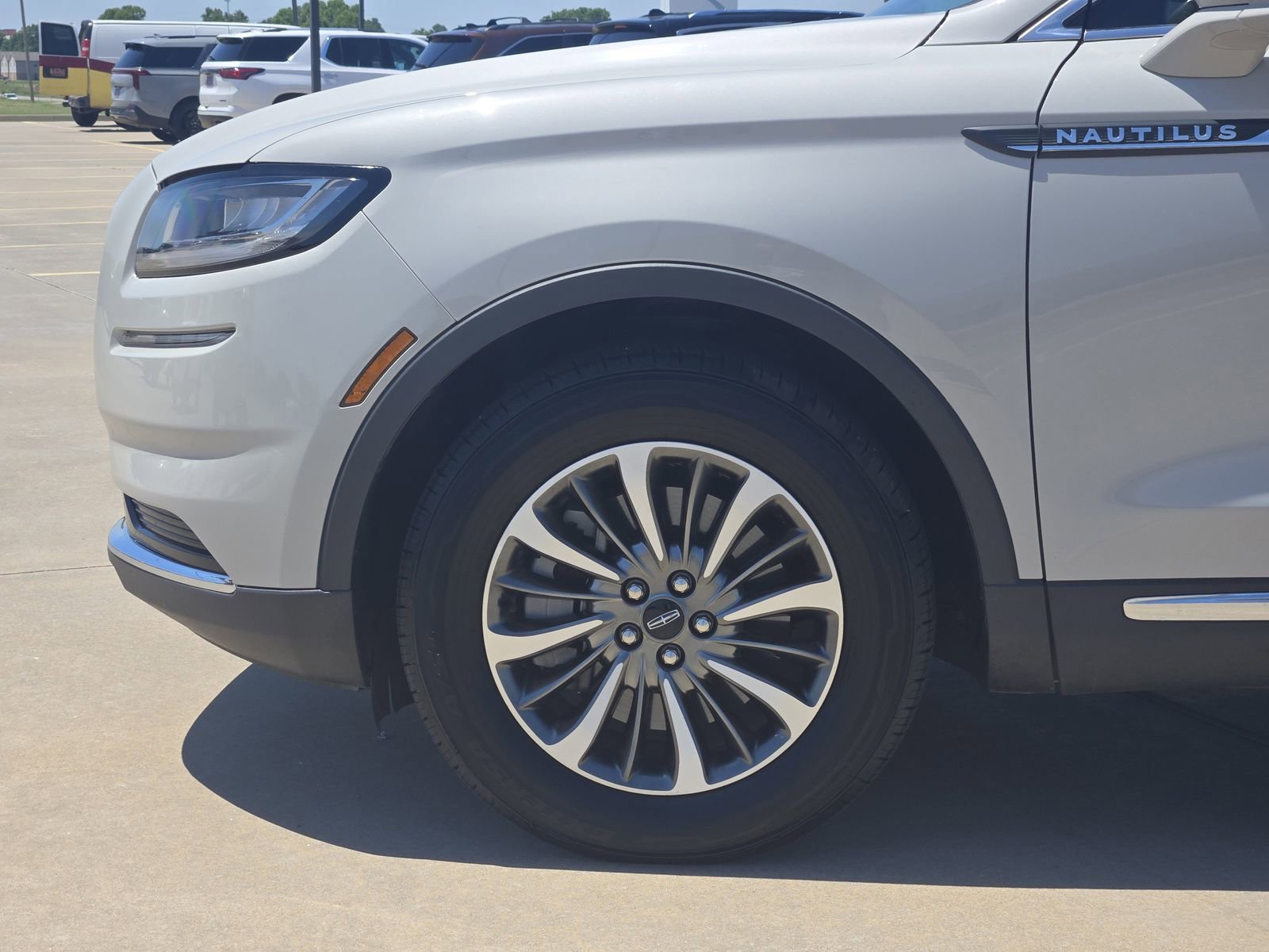 Used 2022 Lincoln Nautilus FWD w/ Premium Package image 9