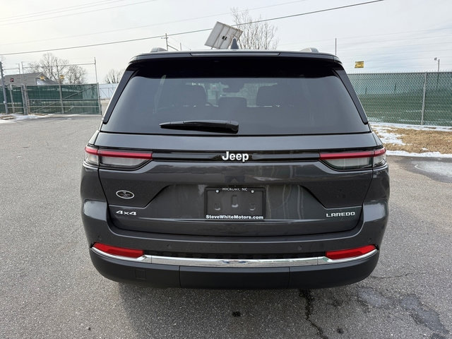 Used 2025 Jeep Grand Cherokee Laredo image 7
