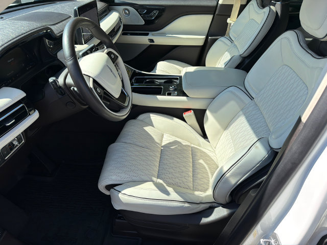 Used 2021 Lincoln Aviator Black Label Grand Touring w/ Class IV Trailer Tow Package AWD/4WD image 11