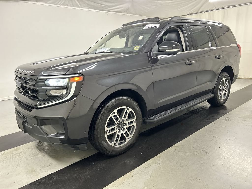 Used 2025 Ford Expedition Active AWD/4WD image 5