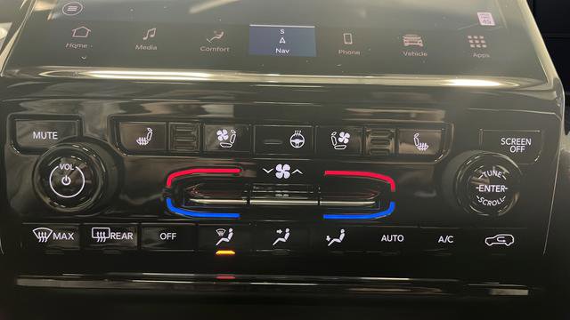 Used 2024 Jeep Grand Cherokee Overland image 14