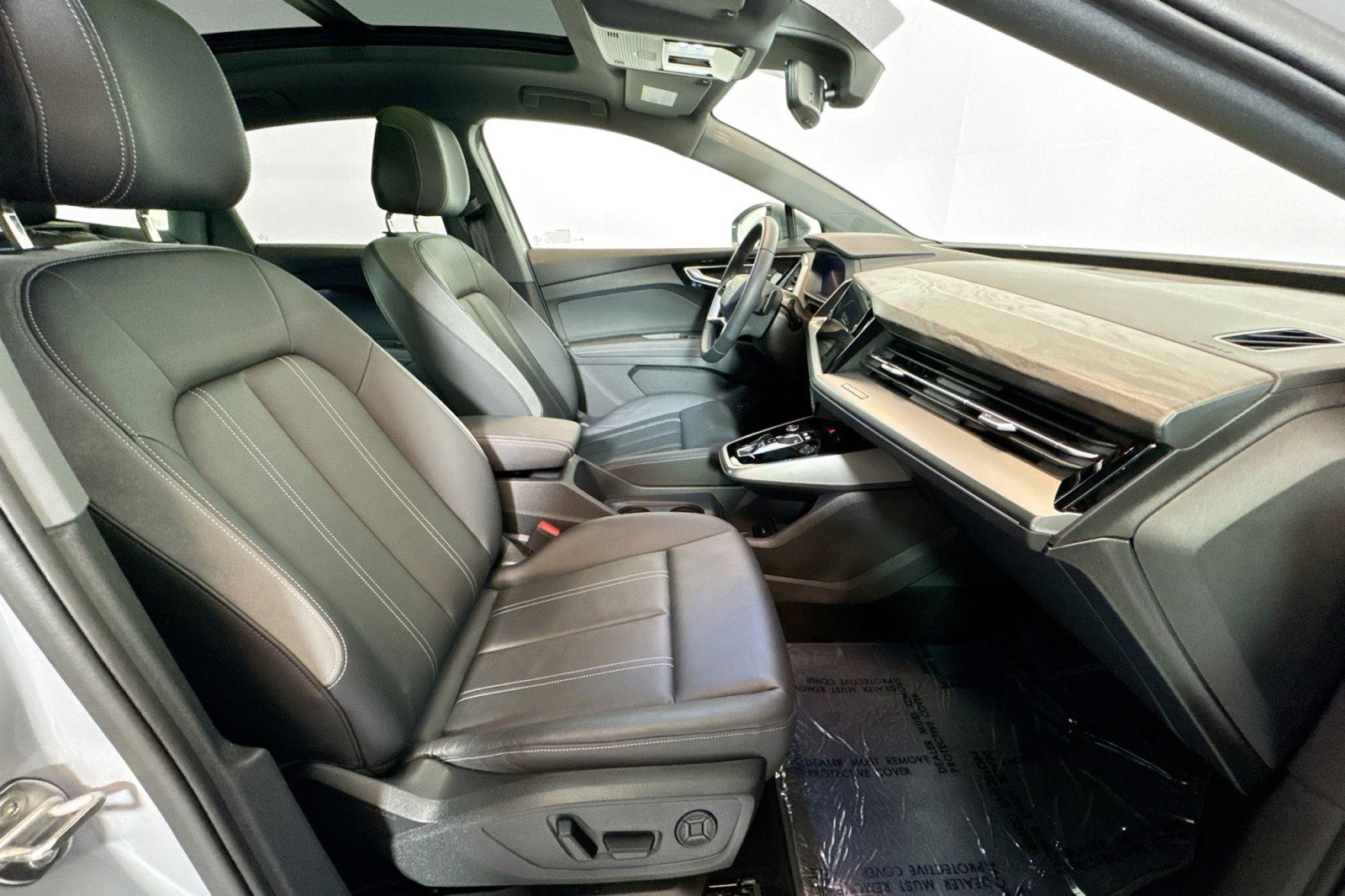 Used 2025 Audi Q4 e-tron Premium w/ Convenience Package image 27