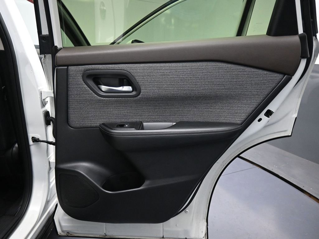 Used 2023 Nissan Rogue SV image 21