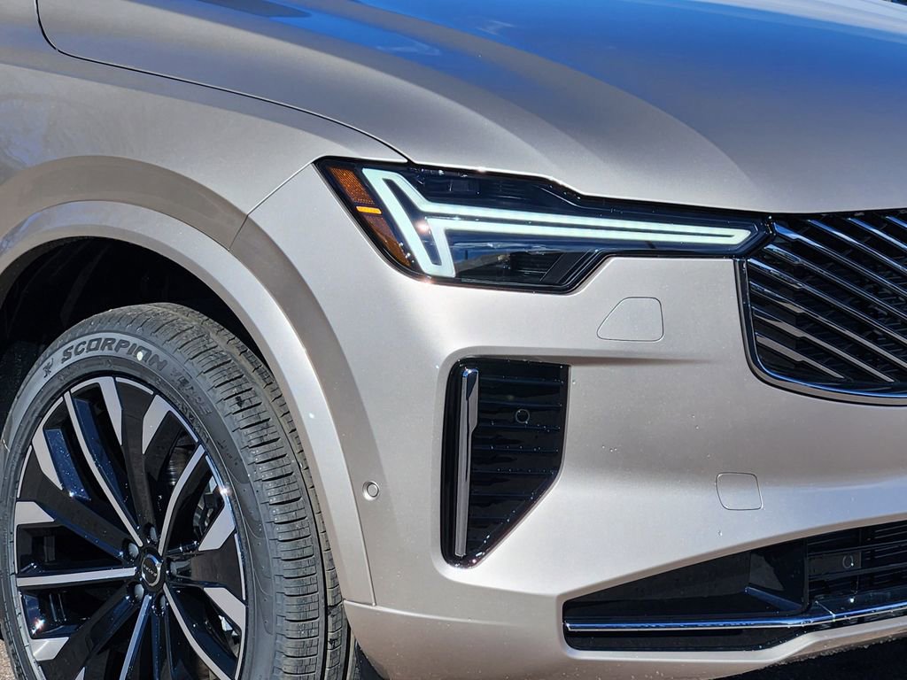 New 2026 Volvo XC90 B5 Plus w/ Protection Package Premier image 28
