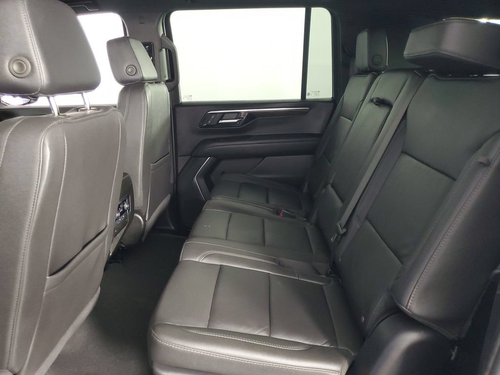 Used 2025 Chevrolet Suburban LT RWD image 12