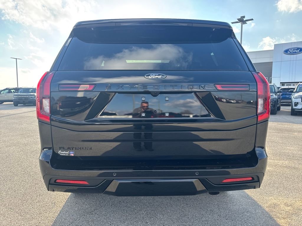 New 2025 Ford Expedition Platinum w/ Stealth Performance Package AWD/4WD image 4