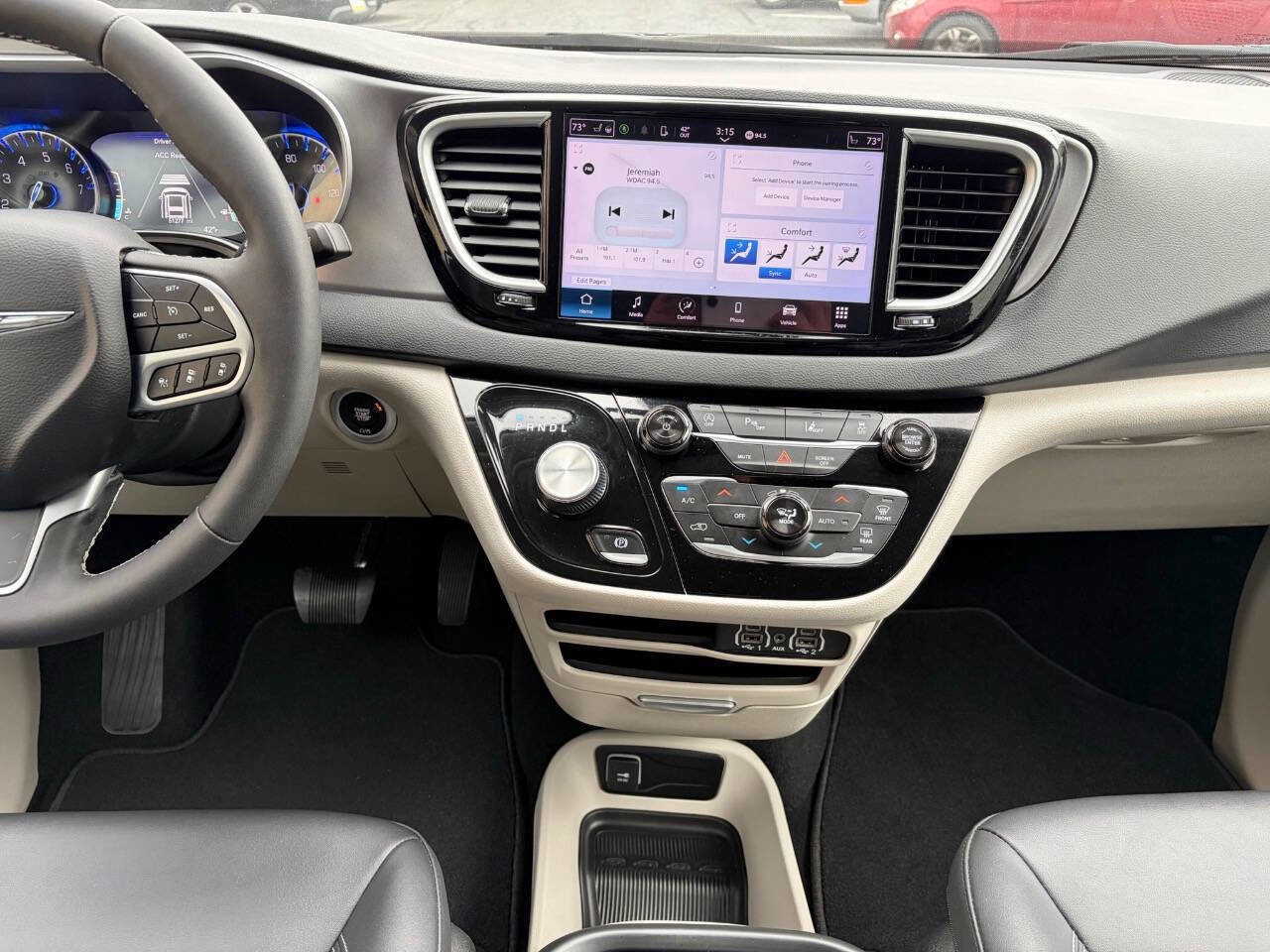 Used 2024 Chrysler Pacifica Touring-L image 22