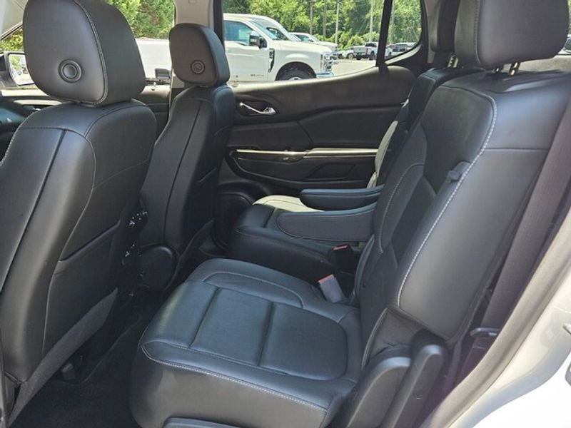 Used 2023 GMC Acadia SLT w/ Elevation Edition image 7