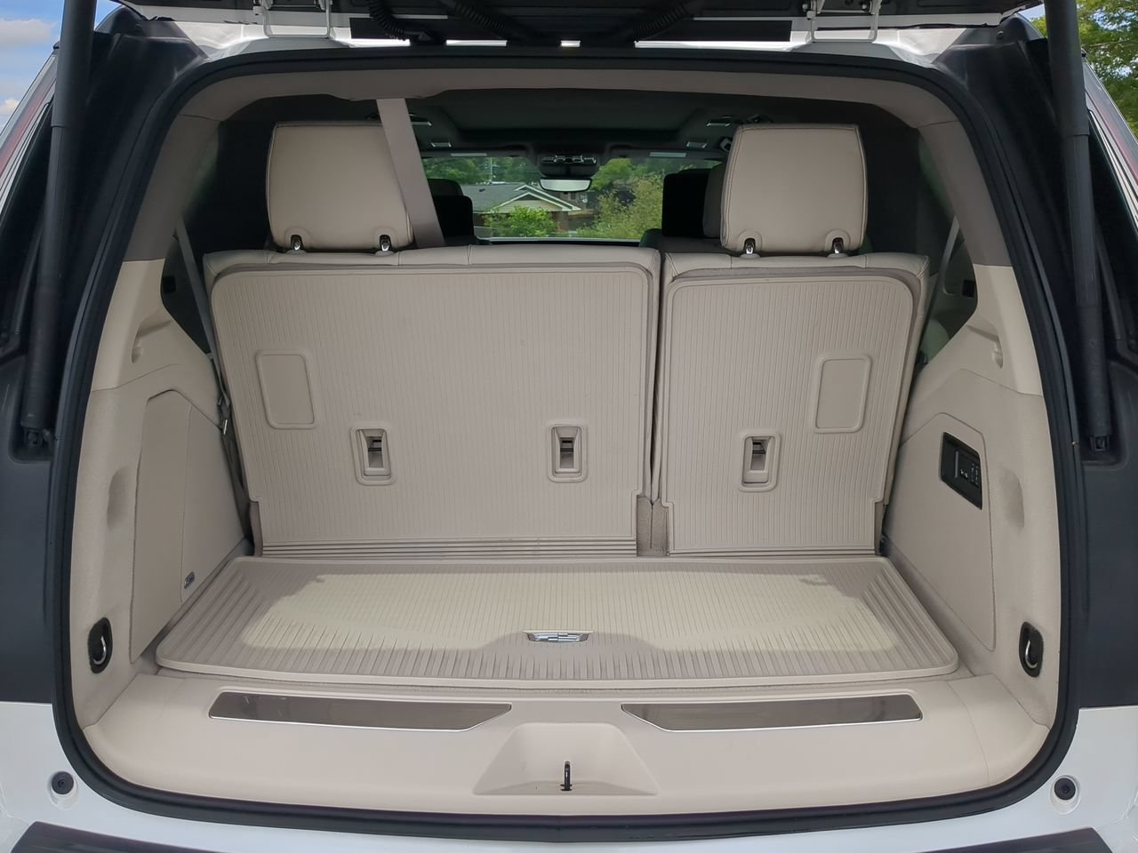 Used 2025 Cadillac Escalade Sport Platinum w/ LPO, Floor Liner Package AWD/4WD image 11