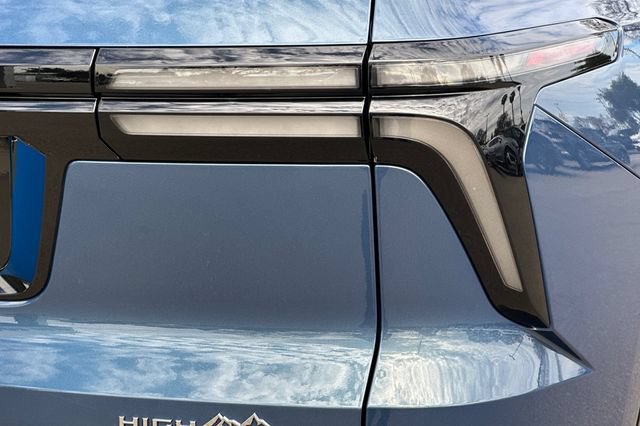 New 2026 Chevrolet Traverse High Country FWD image 41