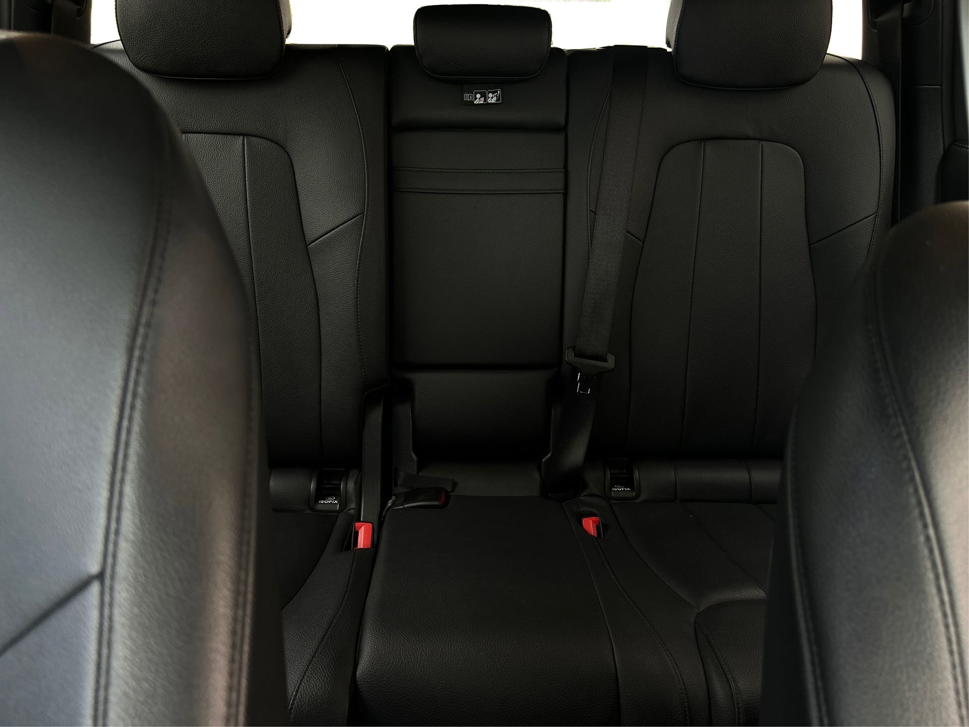 Used 2021 Mercedes-Benz GLB 250 4MATIC w/ Premium Package image 19