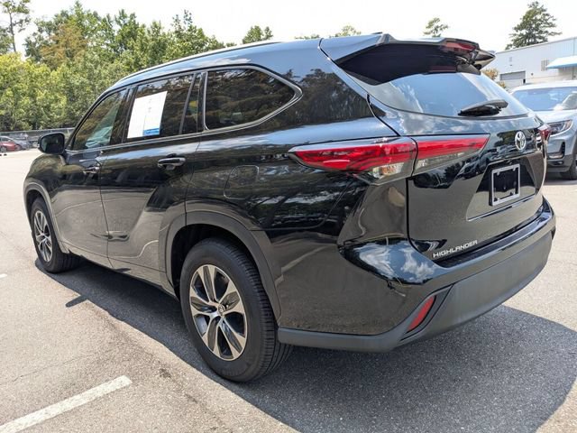 Used 2022 Toyota Highlander XLE FWD image 10