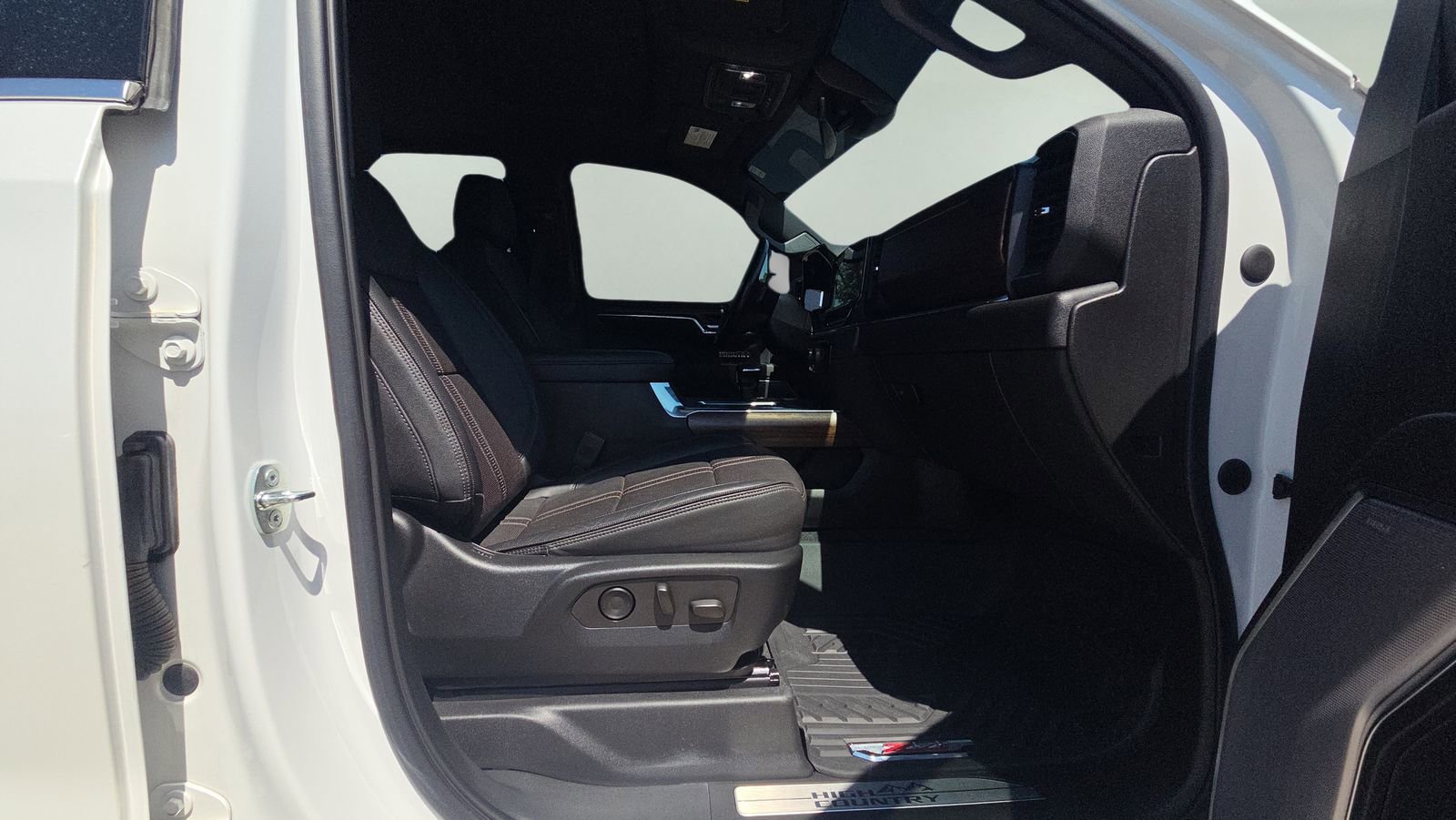 Used 2022 Chevrolet Silverado 1500 High Country w/ Z71 Off-Road Package image 13