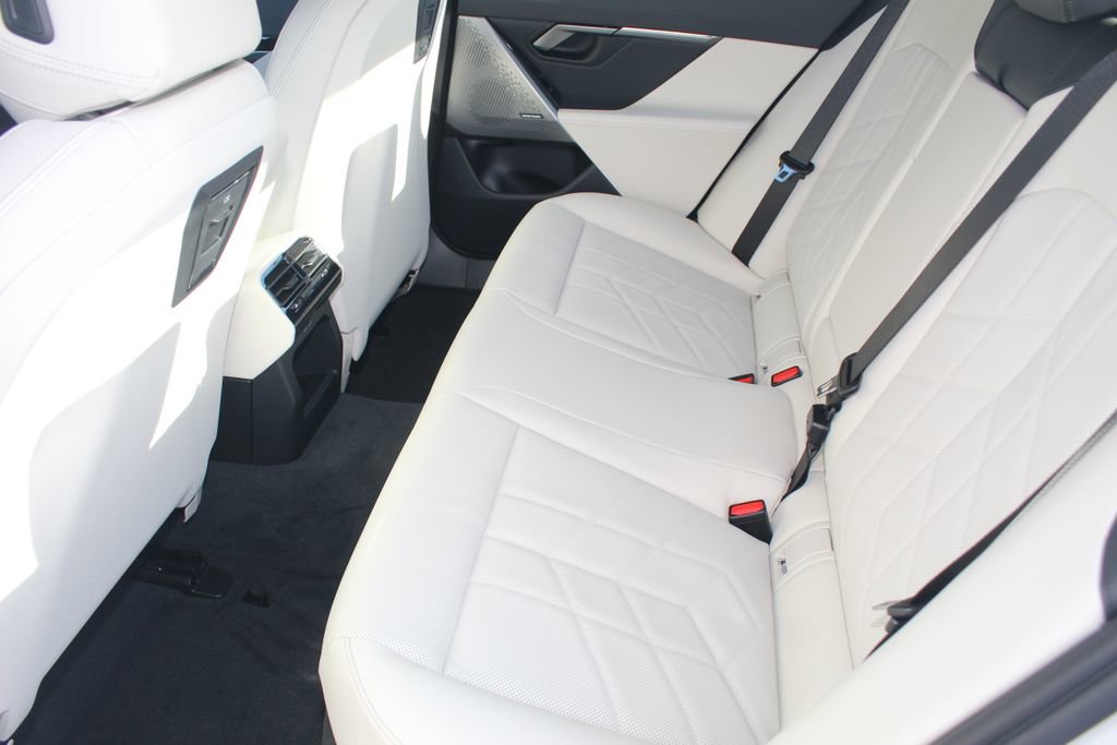 New 2026 BMW 530i xDrive w/ Premium Package AWD/4WD image 23