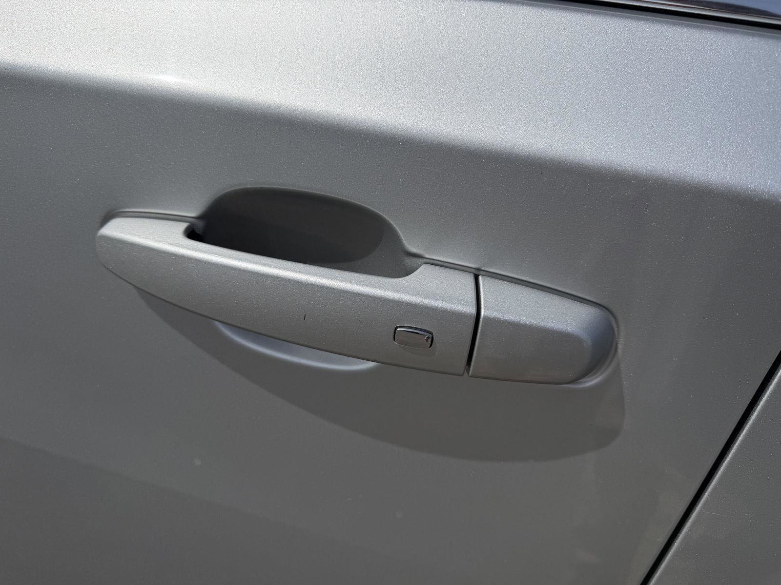 Used 2019 Chevrolet Traverse LT w/ LPO, Floor Liner Package AWD/4WD image 10