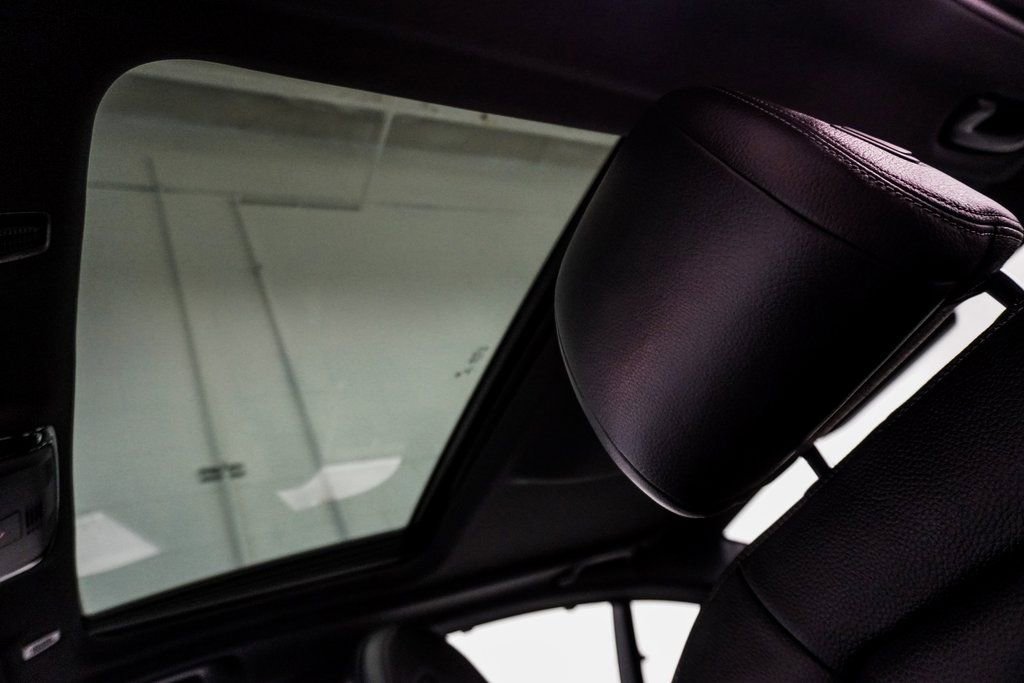 Used 2023 BMW 540i xDrive w/ Premium Package image 8