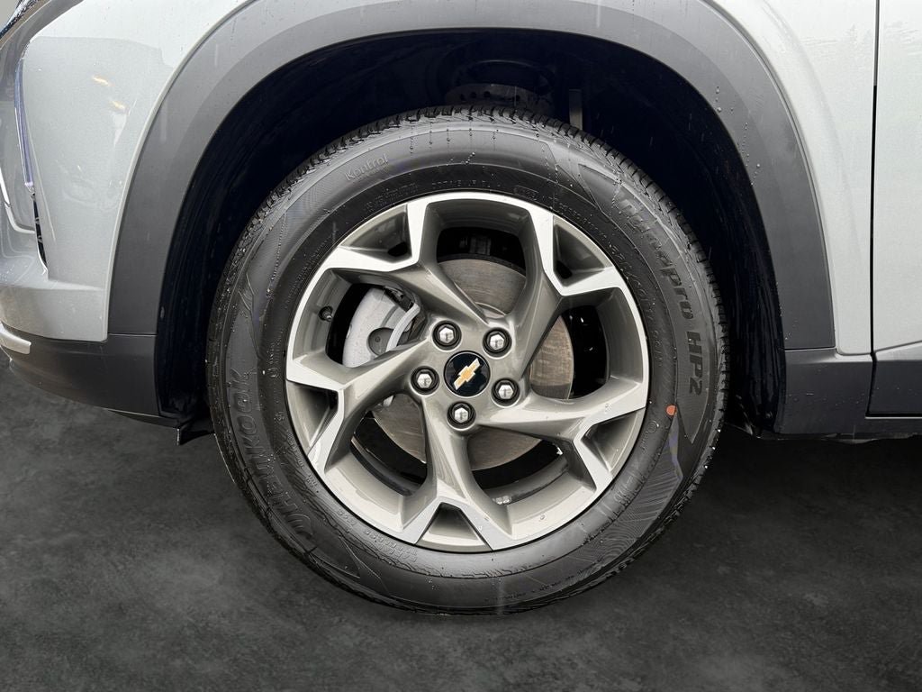 Used 2024 Chevrolet Trax LT w/ Sunroof Package FWD image 4