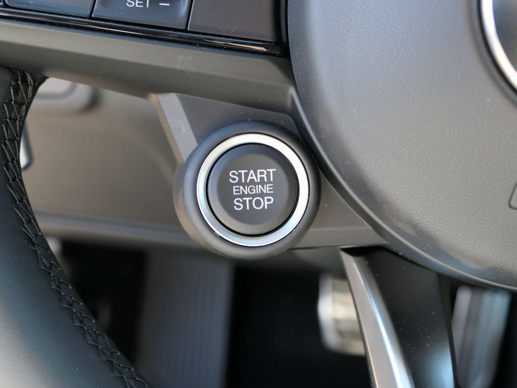 New 2025 Alfa Romeo Giulia AWD image 17