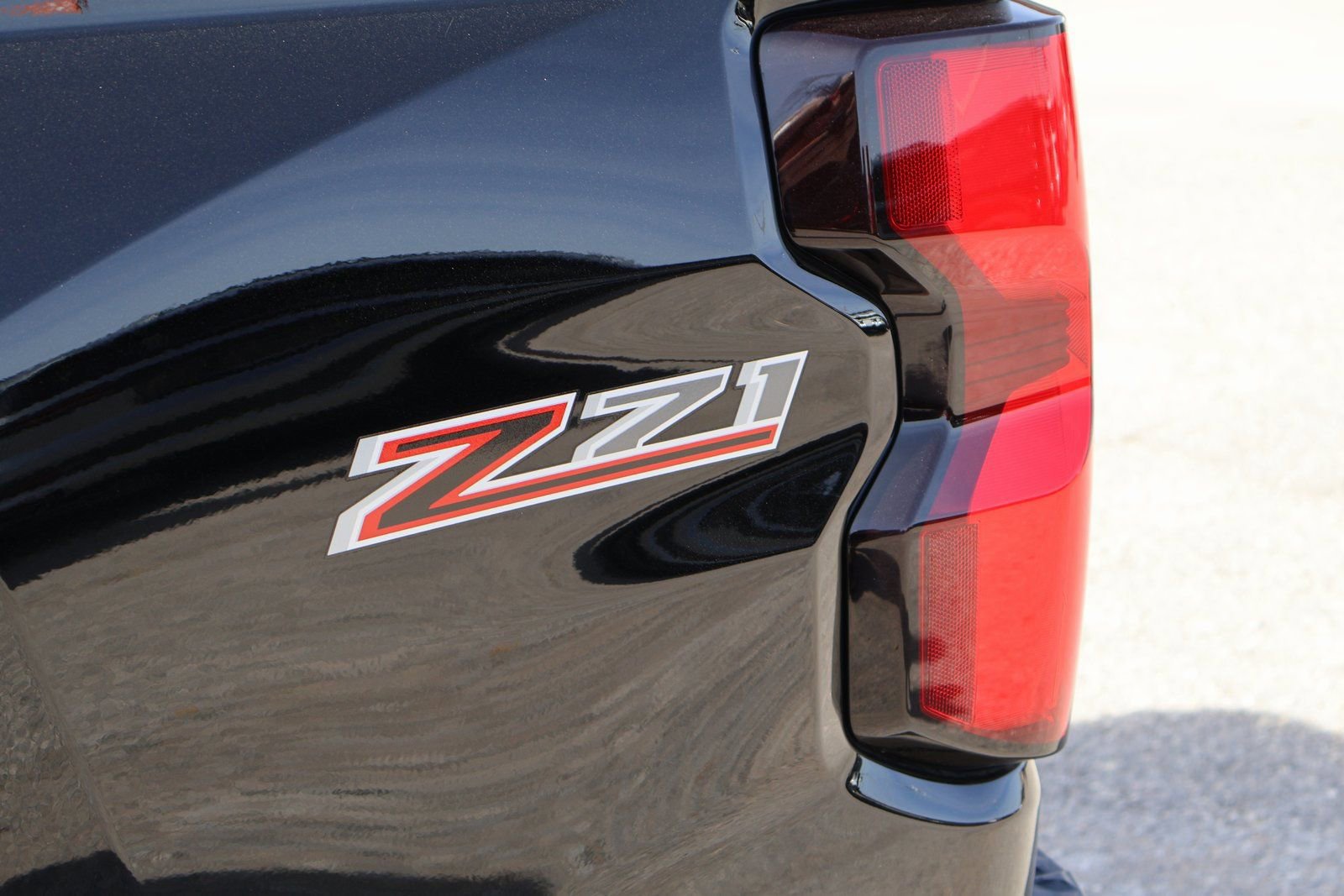 Used 2025 Chevrolet Colorado Z71 AWD/4WD image 3