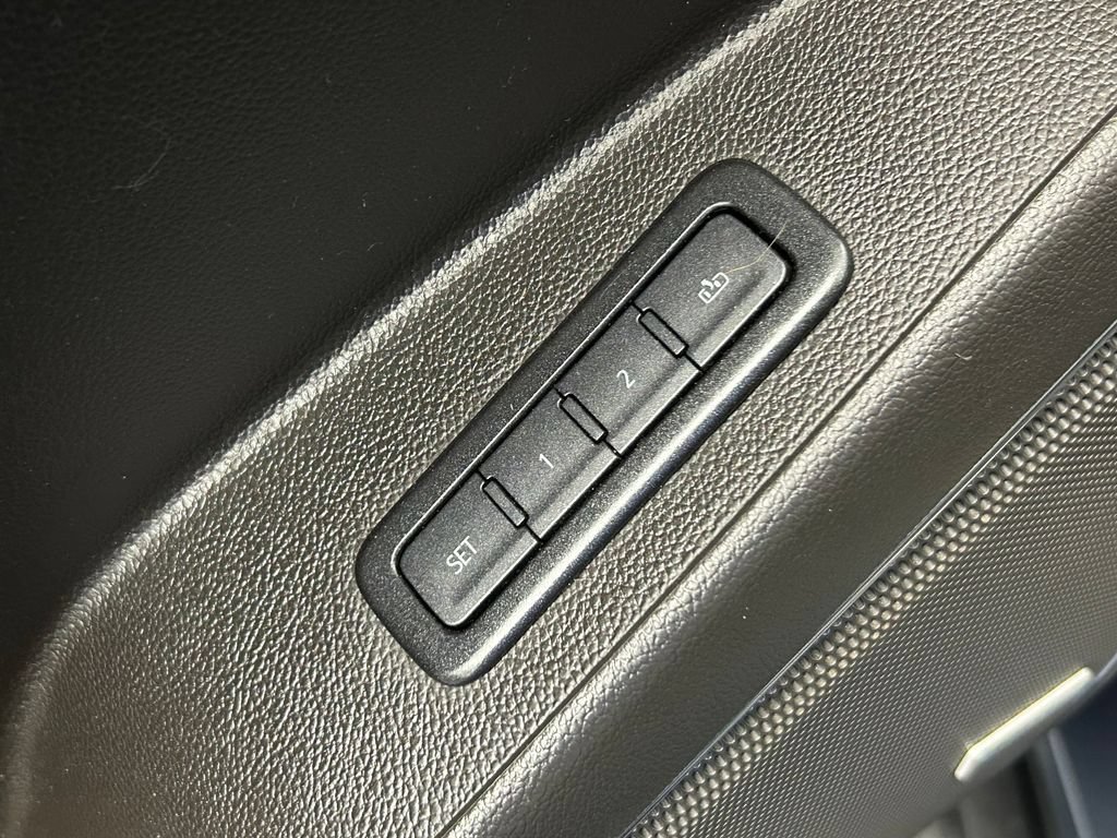 Used 2020 Chevrolet Suburban LT RWD image 21