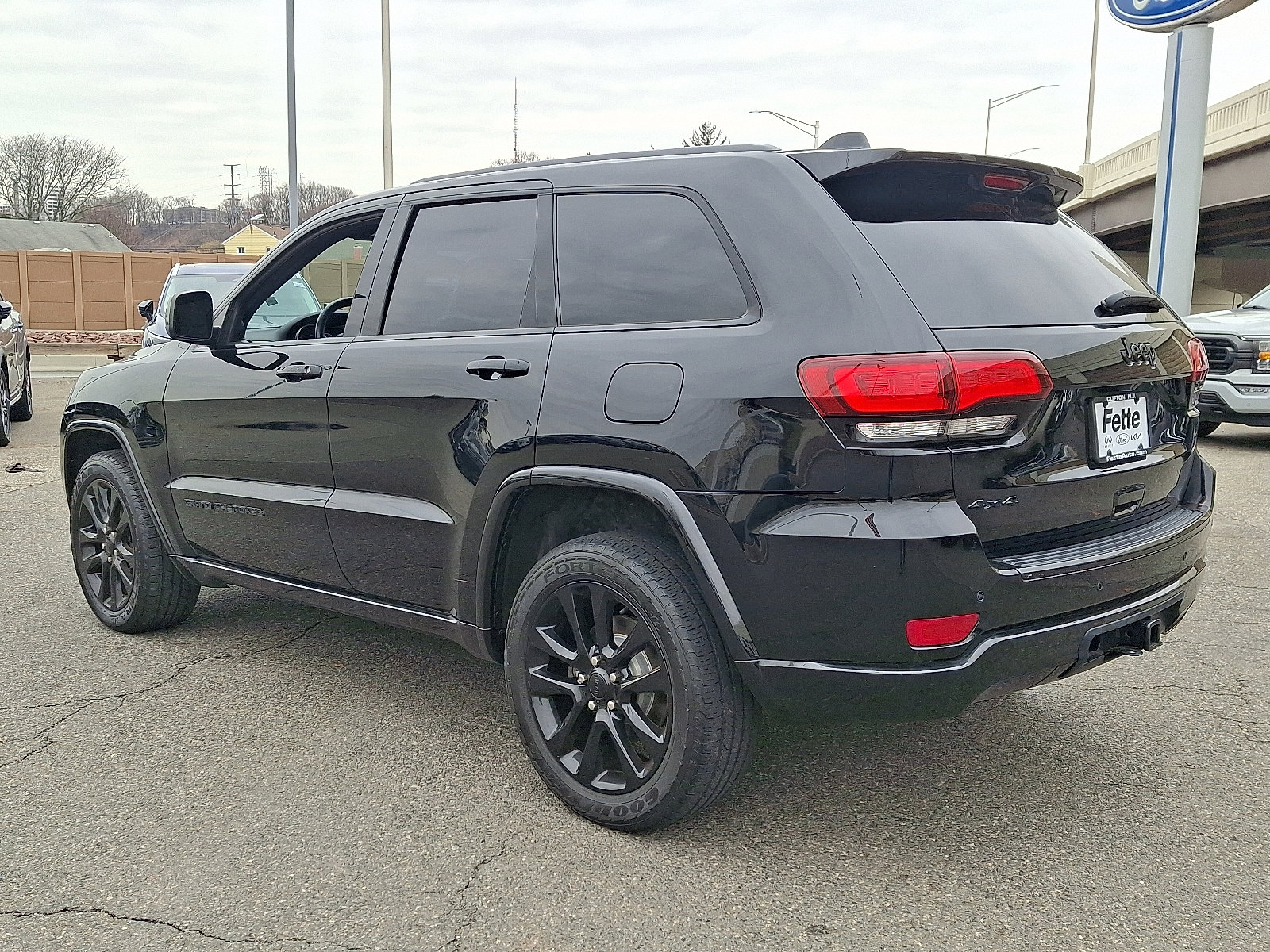 Used 2017 Jeep Grand Cherokee Altitude image 6