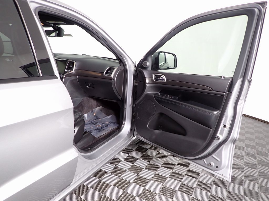 Used 2017 Jeep Grand Cherokee Altitude image 33