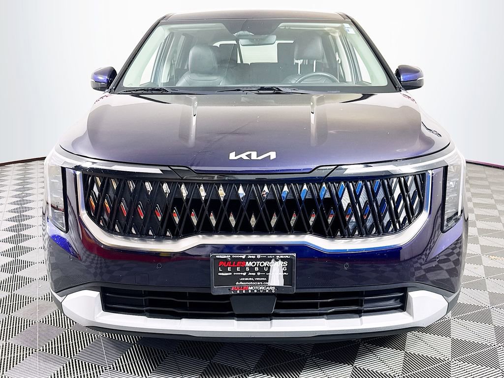 Used 2025 Kia Carnival FWD image 2