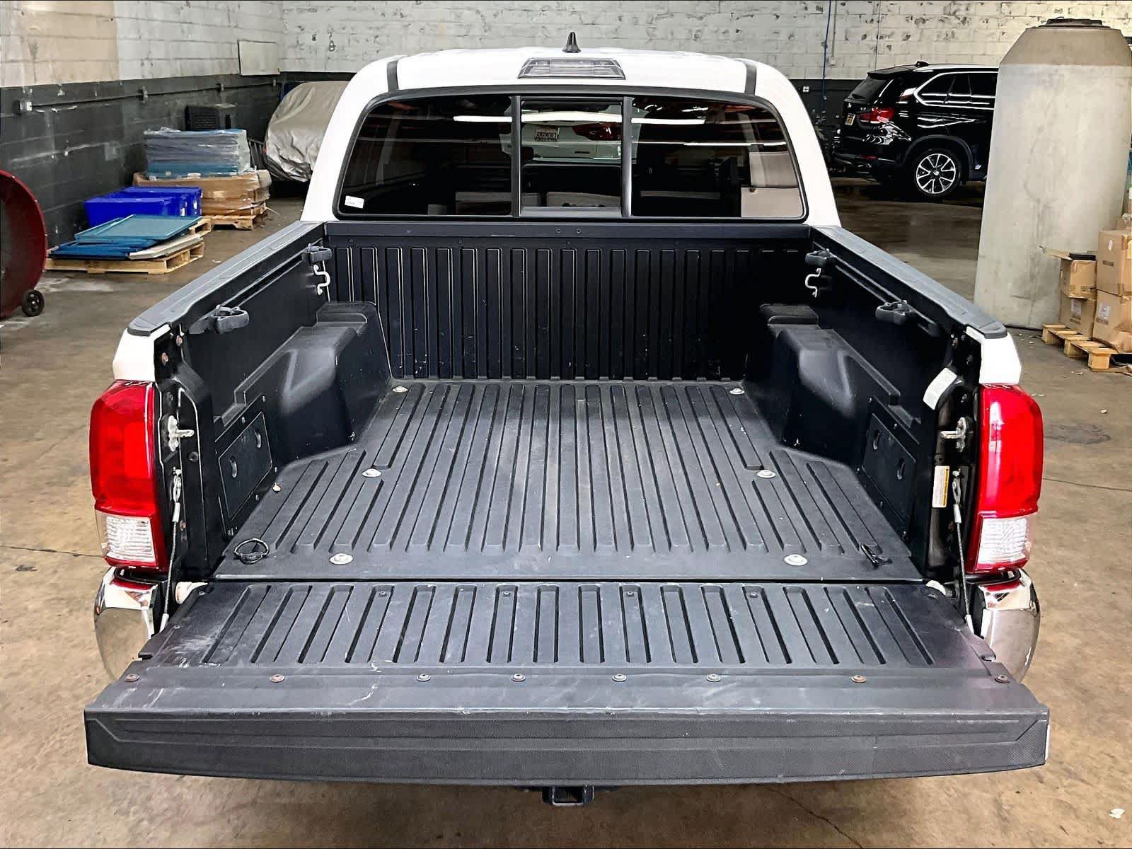 Used 2017 Toyota Tacoma SR5 w/ Tow Package RWD image 43