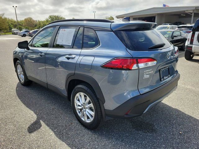 Used 2025 Toyota Corolla Cross LE image 12