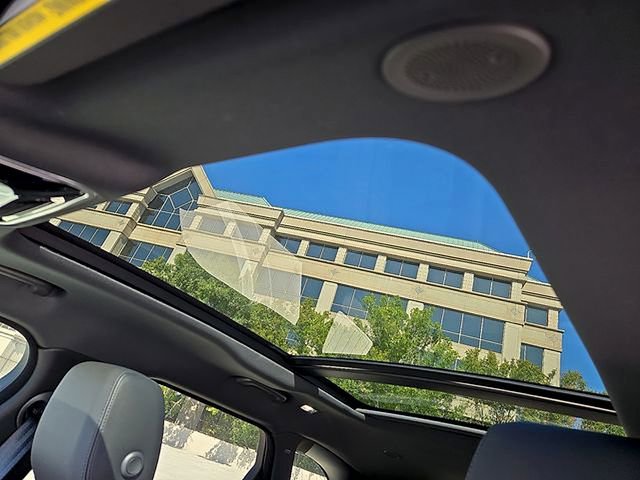 New 2026 Land Rover Range Rover Velar Dynamic SE image 10