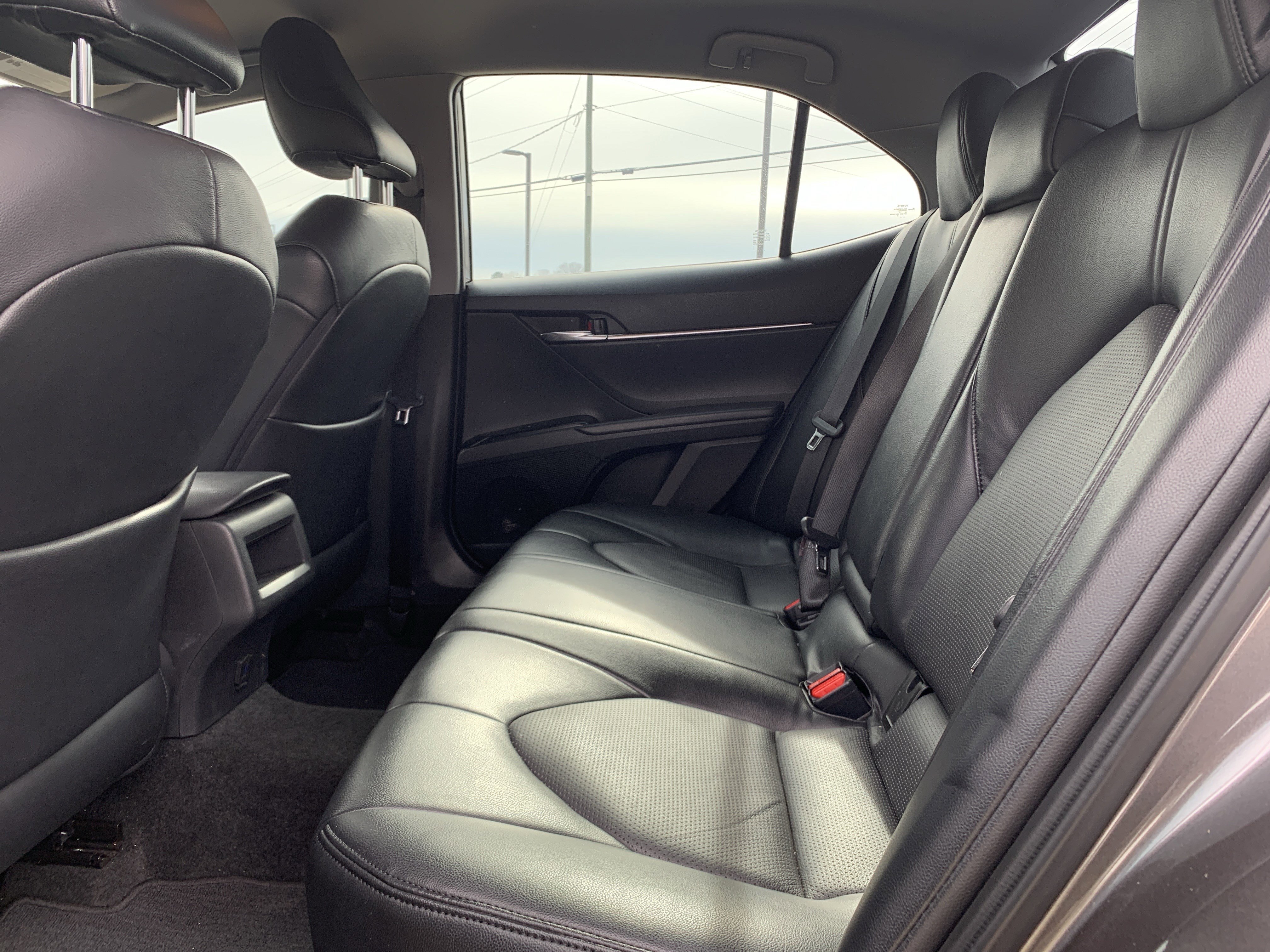 Used 2020 Toyota Camry LE image 32